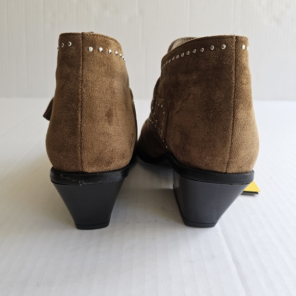 Seven7 Dallas ankle boots size 6 faux suede stud detail buckle western NWT - Picture 9 of 15